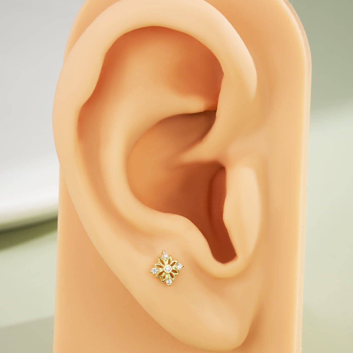 flower earlobe stud 