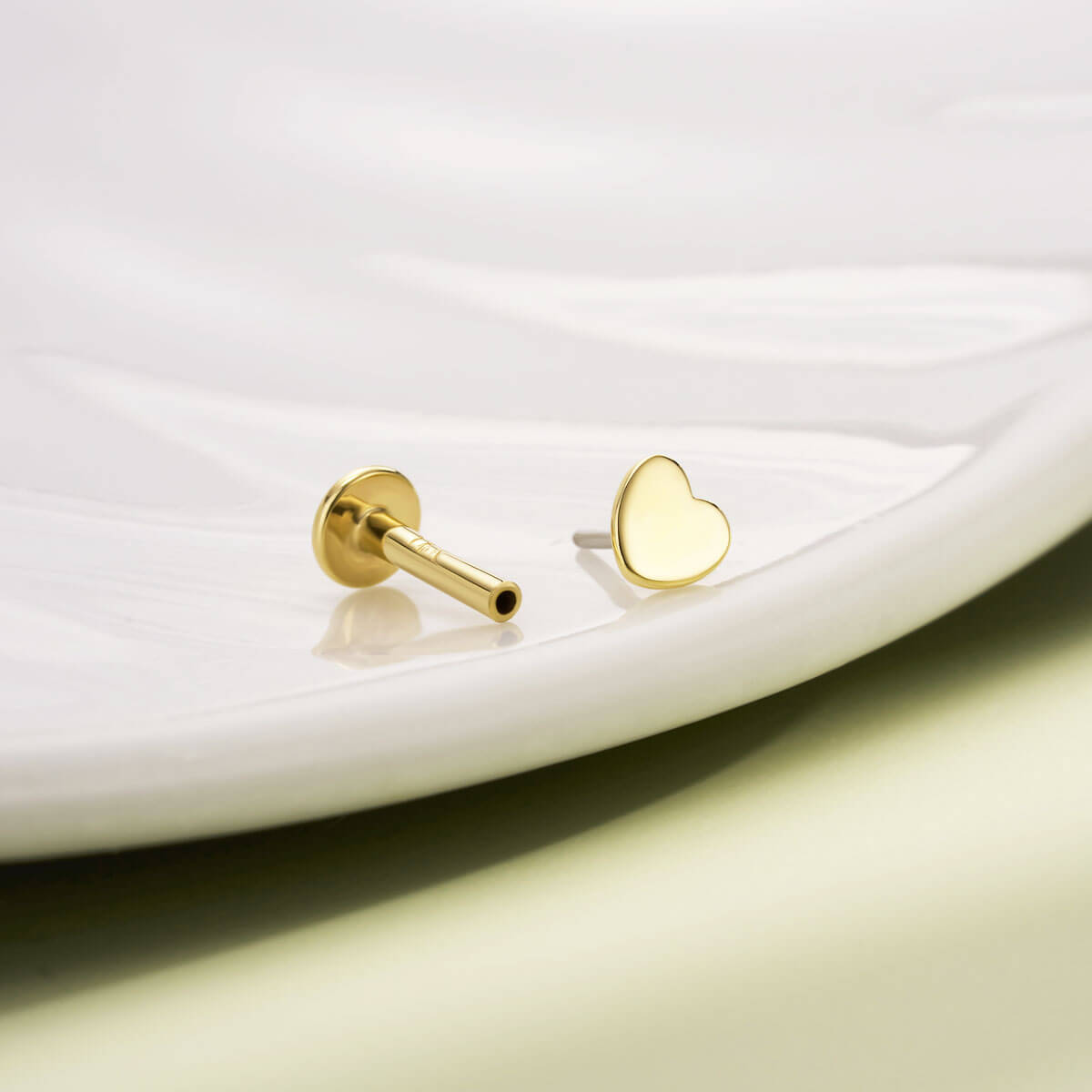 heart threadless nose stud