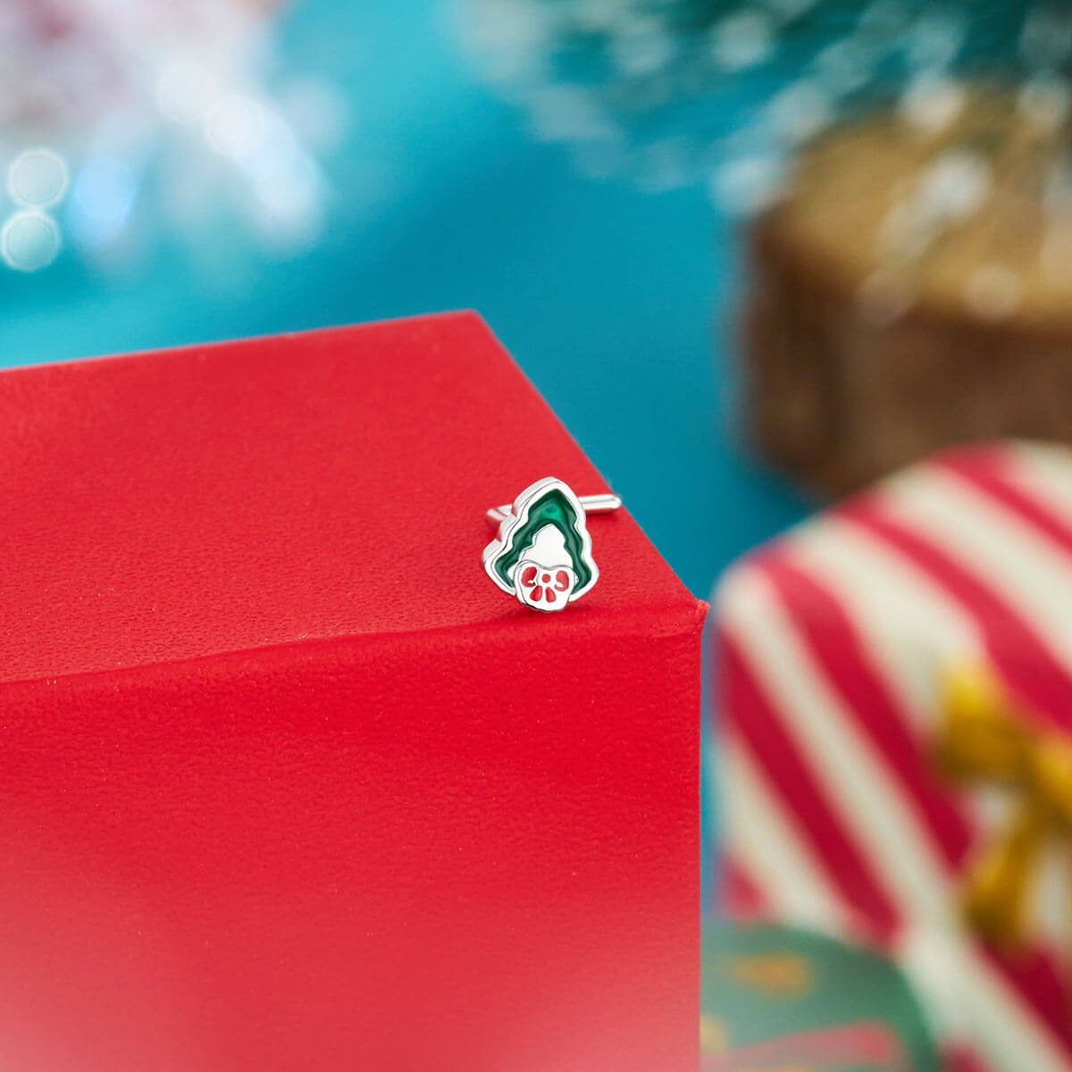 L shaped christmas tree nose stud