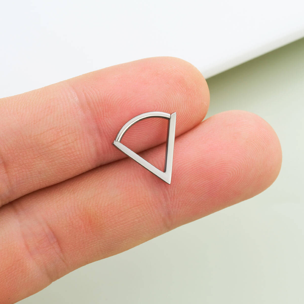 hinged segment triangle septum ring