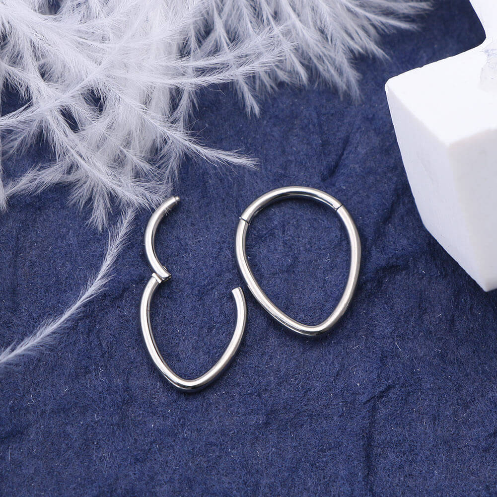 V shape titanium septum clicker